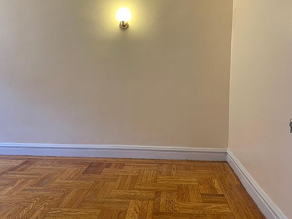 5th image of 3925 Carpenter Ave #1