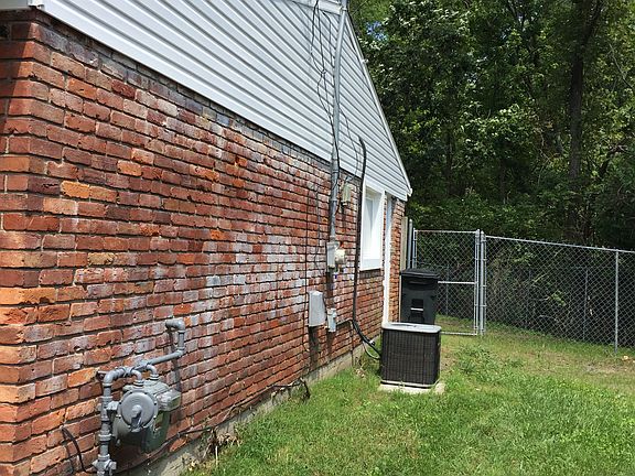 3rd image of 5698 Fredricksburg Ct