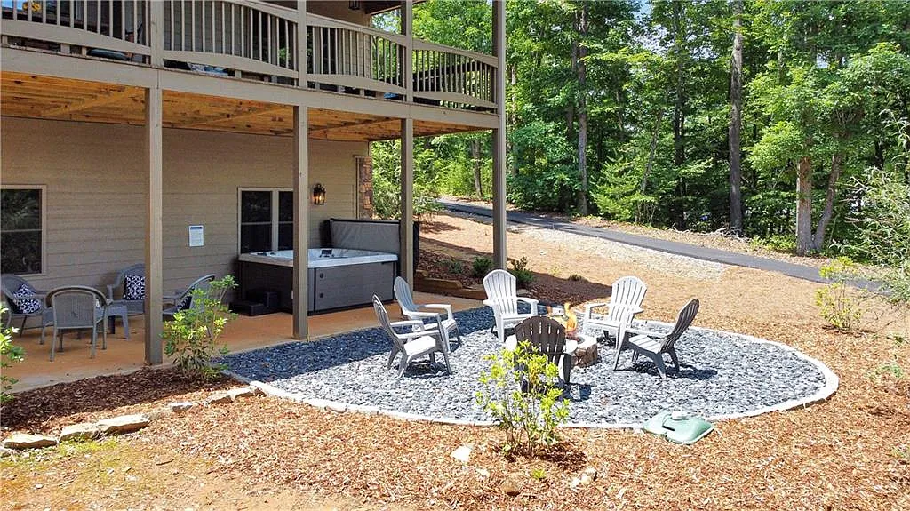 4 bed, 3.5 bath, 2592 sqft, $3,300 — Photo 4