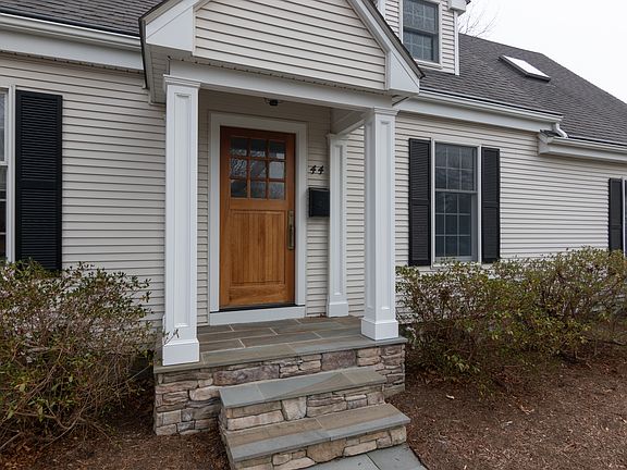 44 Willard Avenue