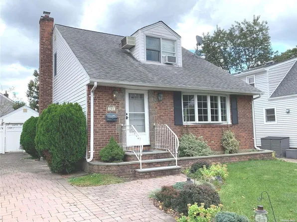 704 Premier Boulevard, New Hyde Park, NY 11040