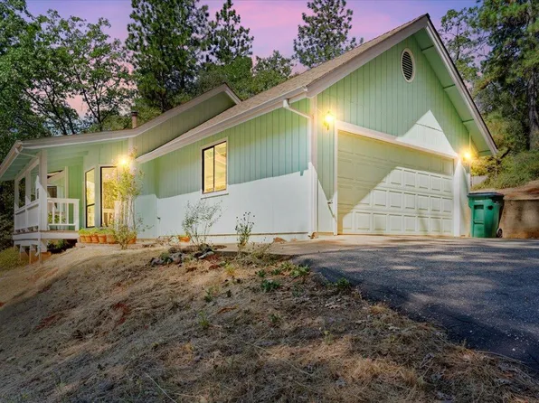 10298 Mountain Lion Ln, Grass Valley, CA 95949