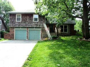 1112 N Walker Ln, Olathe, KS 66061