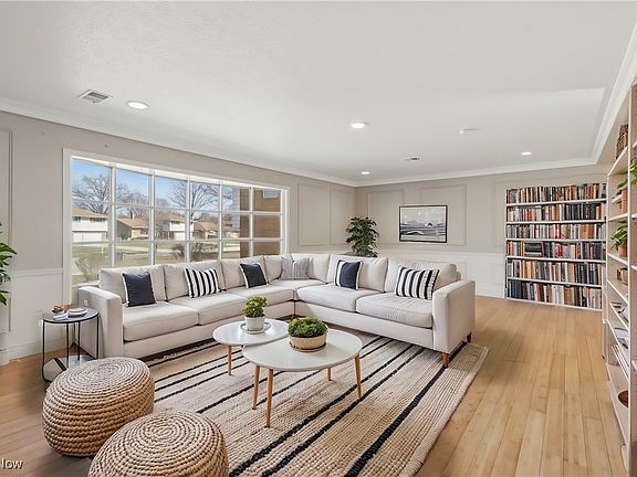 2nd image of 13689 Pineview Ct