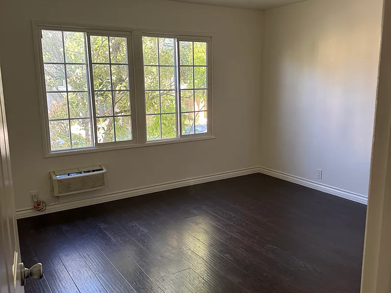 101 N Craig Ave #4 — Photo 5