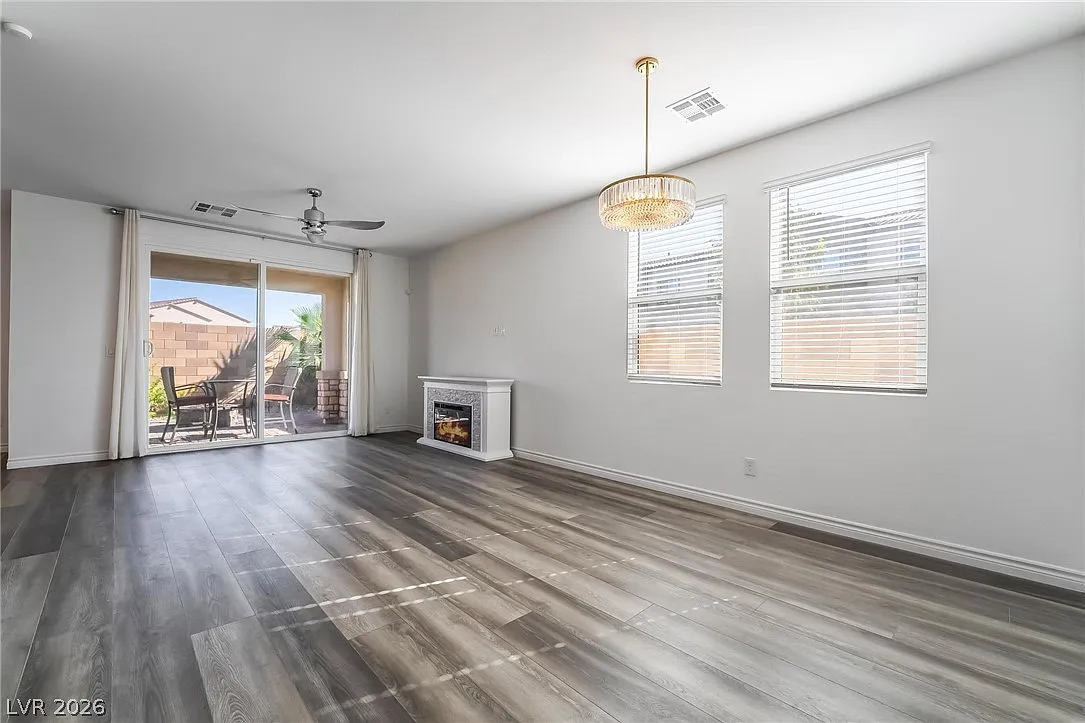 4 bed, 3.0 bath, 2277 sqft, $2,700 — Photo 3