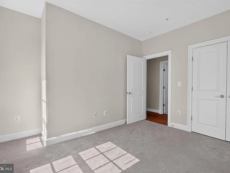 1023 N Royal St #205 — Photo 14