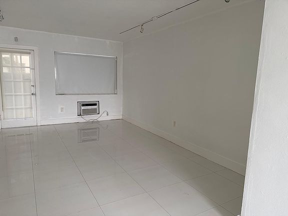 5th image of 825 Euclid Ave APT 4