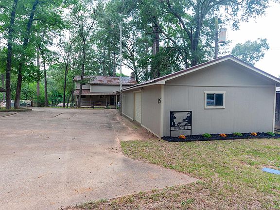 3rd image of 115 Lago Vista Ln