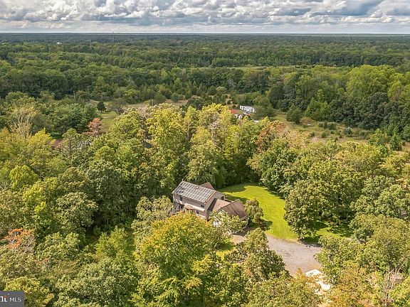 3rd image of 214 Head Of River Rd