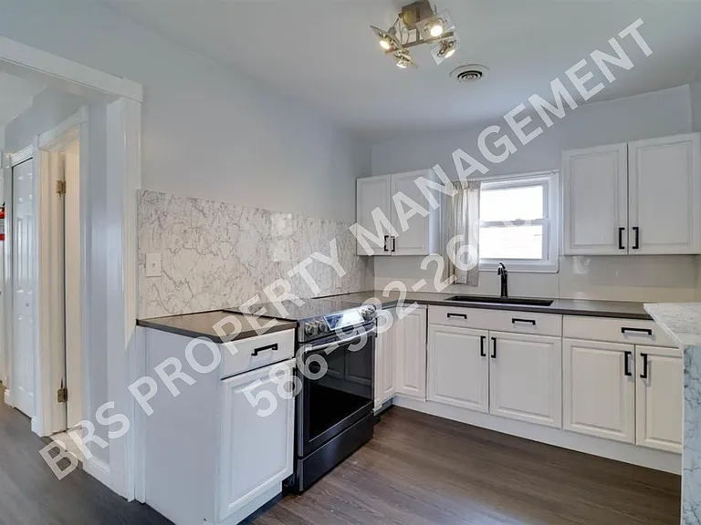 30791 Alger St — Photo 4