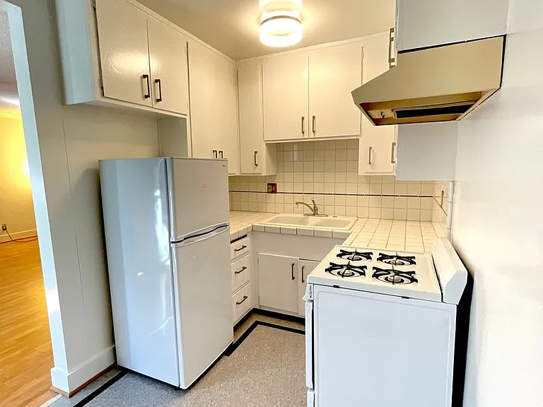 1860 9th St #6 — Photo 11