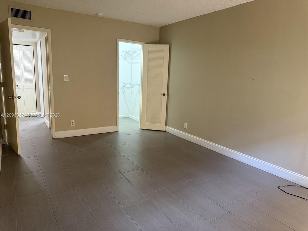 257 S Cypress Rd APT 416, photo 9