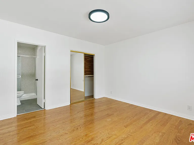 2208 Winona Blvd — Photo 16