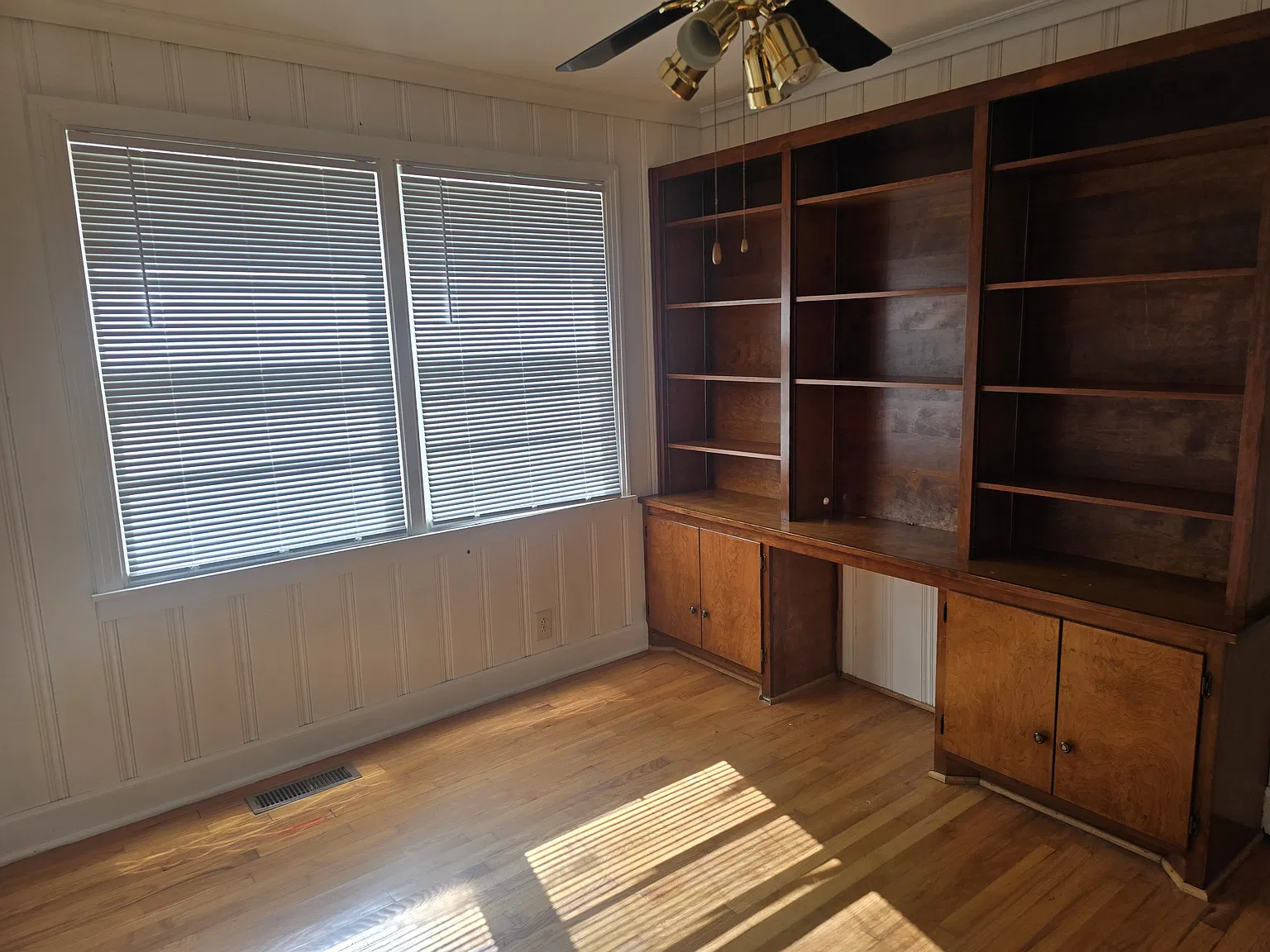 2 bed, 1329 sqft, $2,100 — Photo 2
