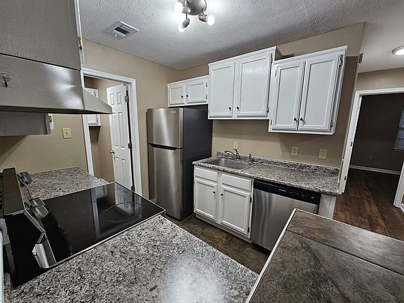 4th image of 100 E Church St