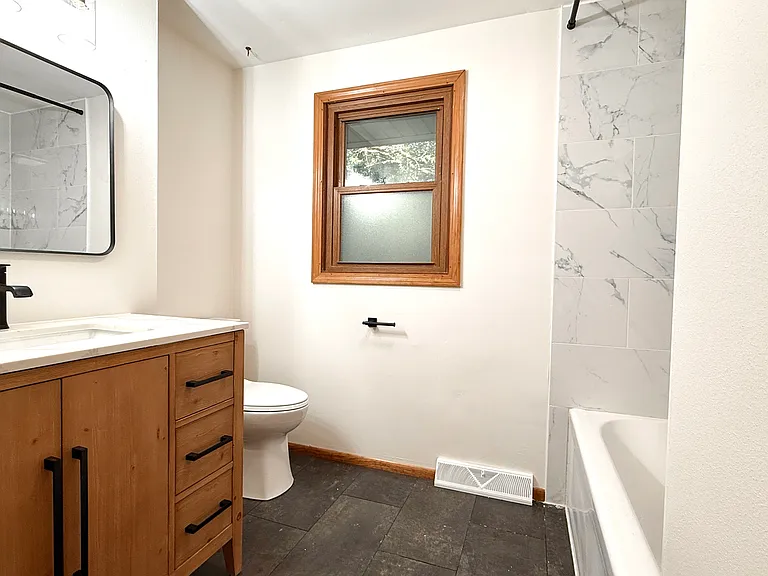 1008 W Devonshire Rd — Photo 2