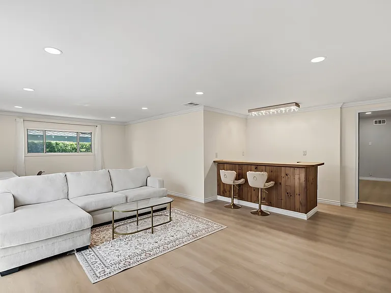 750 E Mountain View Ave — Photo 19