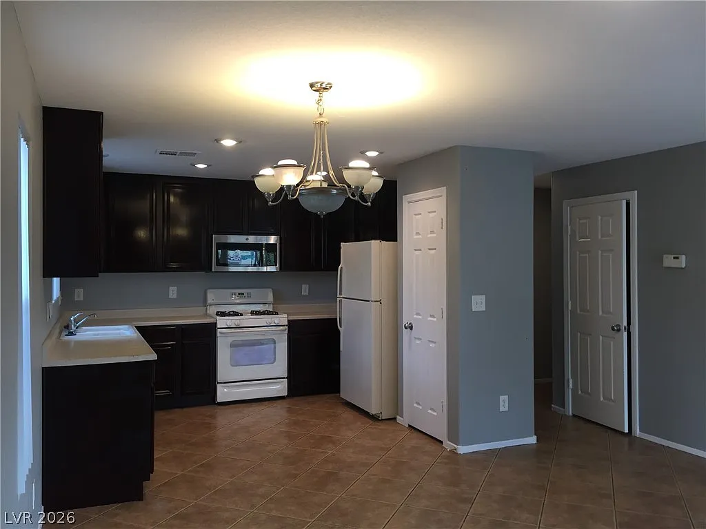 3 bed, 2.5 bath, 1362 sqft, $1,875 — Photo 4
