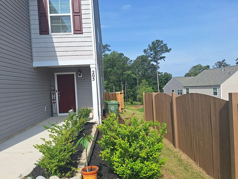 205 Dunham Rd — Photo 5