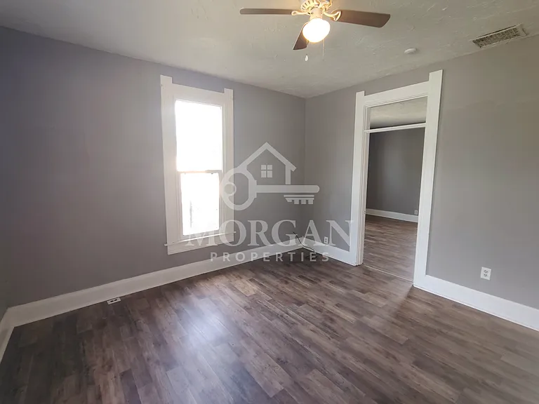 1013 W 4th St — Photo 2