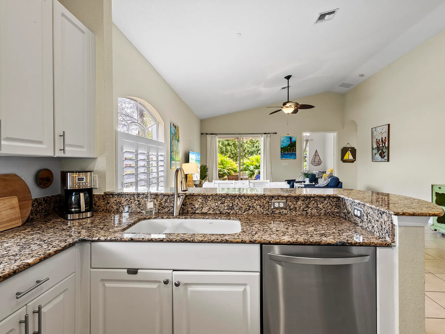 2 bed, 2.0 bath, 1663 sqft, $3,125 — Photo 4