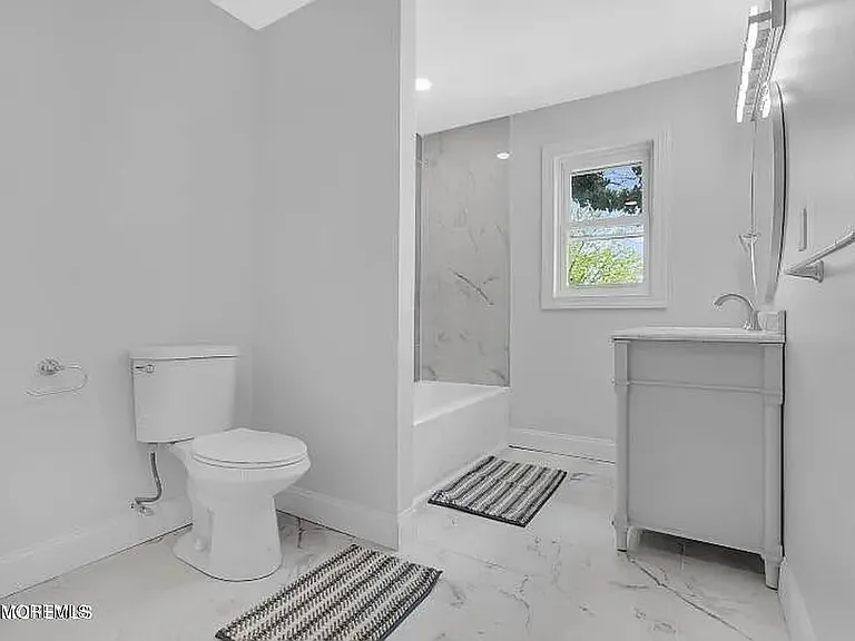 1143 Roe Ave — Photo 14