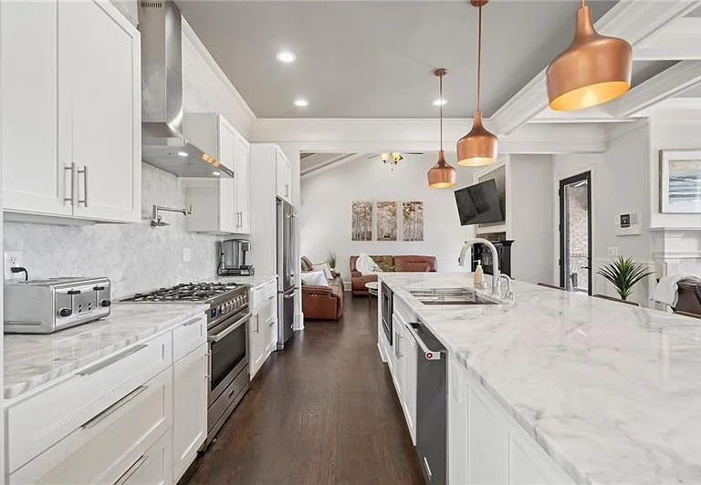 631 Boulevard NE — Photo 11