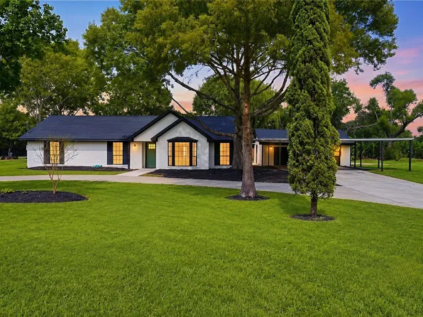 805 Redberry Hill Rd, Baytown, TX 77521
