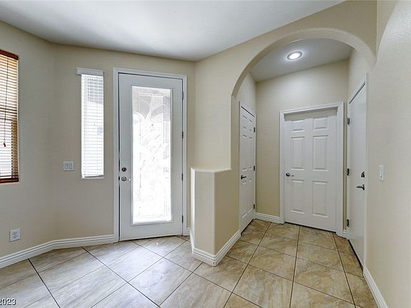 5th image of 518 Newberry Springs Dr