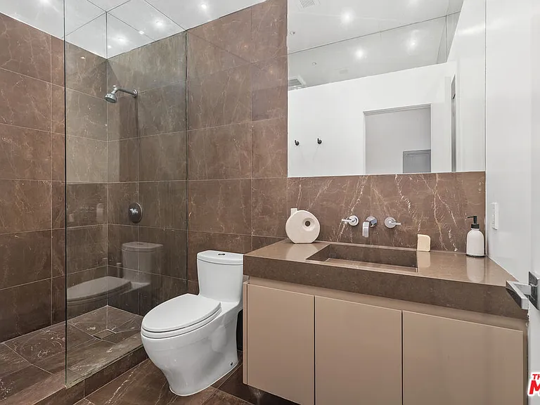 613 Westmount Dr — Photo 19