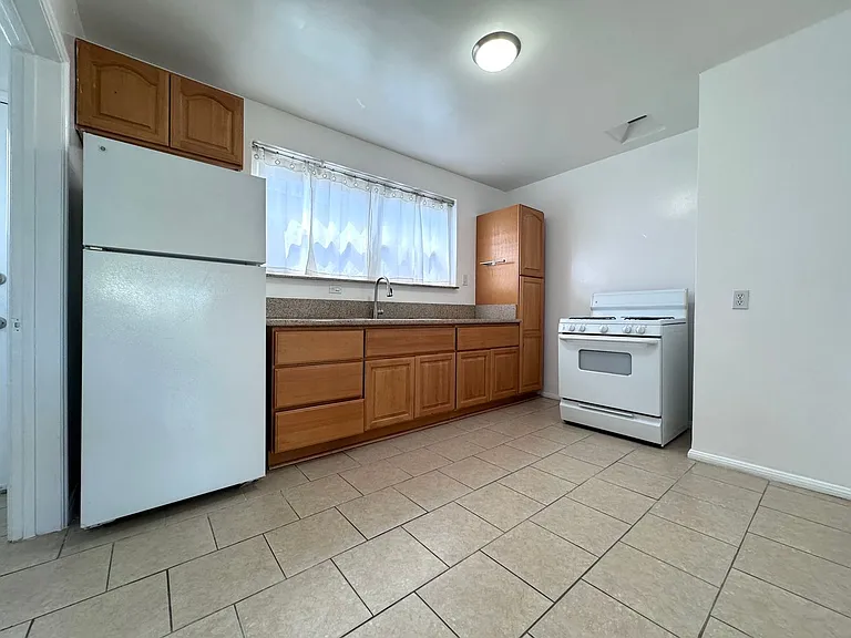 2800 St George St — Photo 4