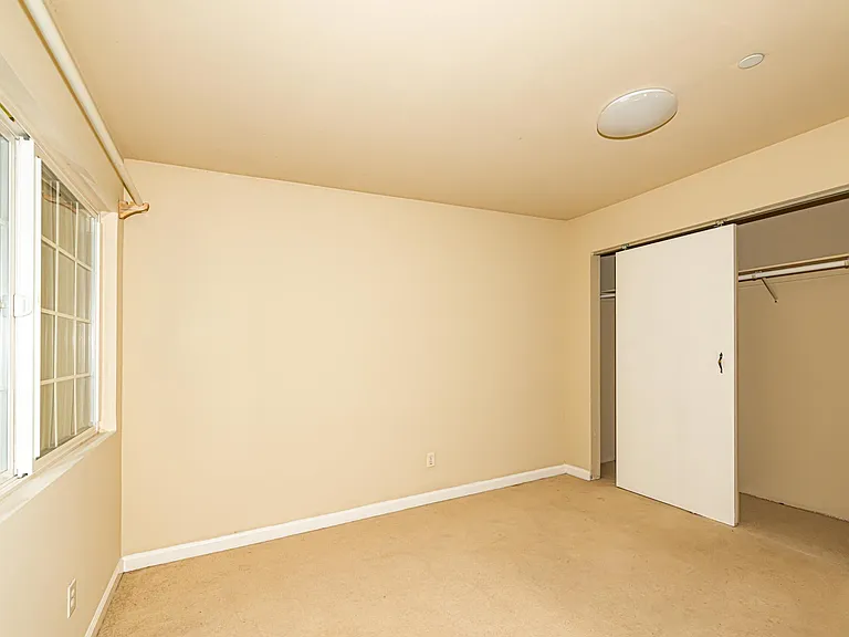 140 Caldecott Ln #4 — Photo 6