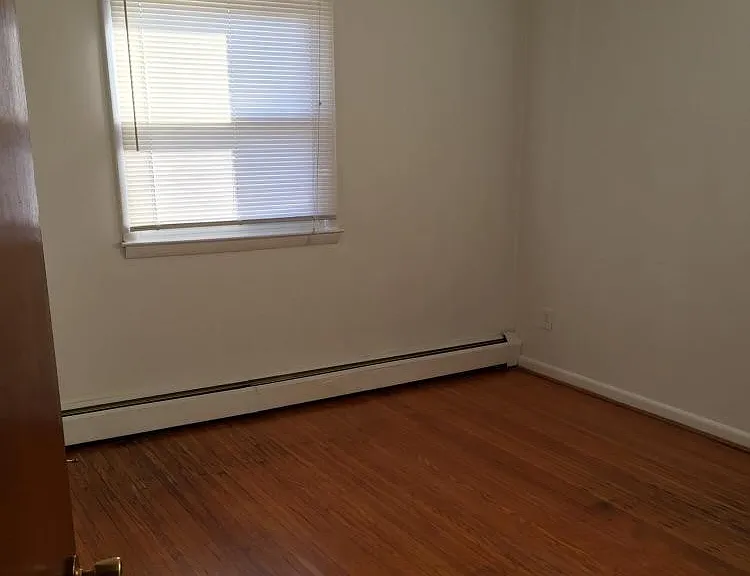 200 E Browning Rd — Photo 3