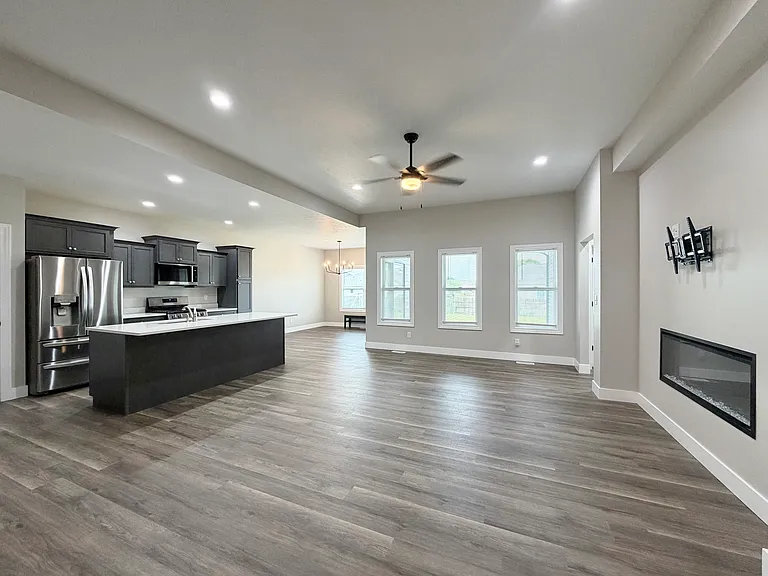 4101 Westgate Dr — Photo 2