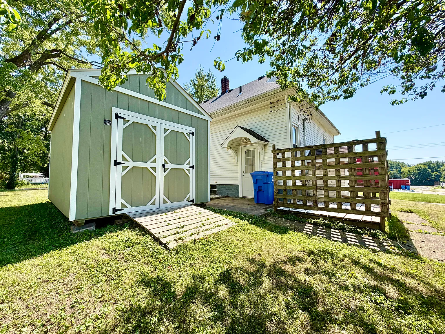 2 bed, 1042 sqft, $1,490 — Photo 3