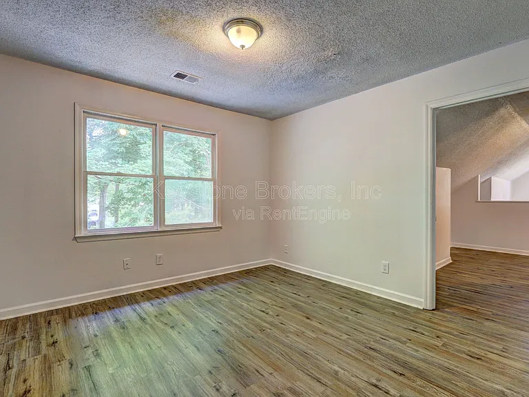 212 Clarkdell Dr — Photo 10