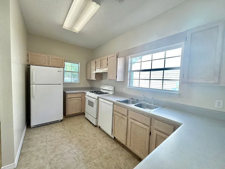 189 Wildflower Ln — Photo 4
