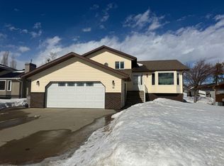 38 S Park Dr, Whitecourt, AB T7S1S3