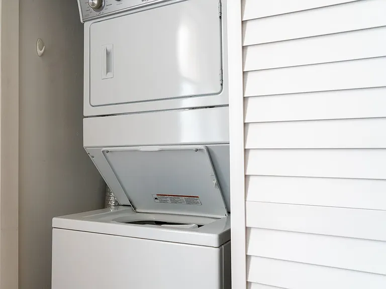 Uptown - 2 Bed / 1 Bath - In-Unit Laundry — Photo 14