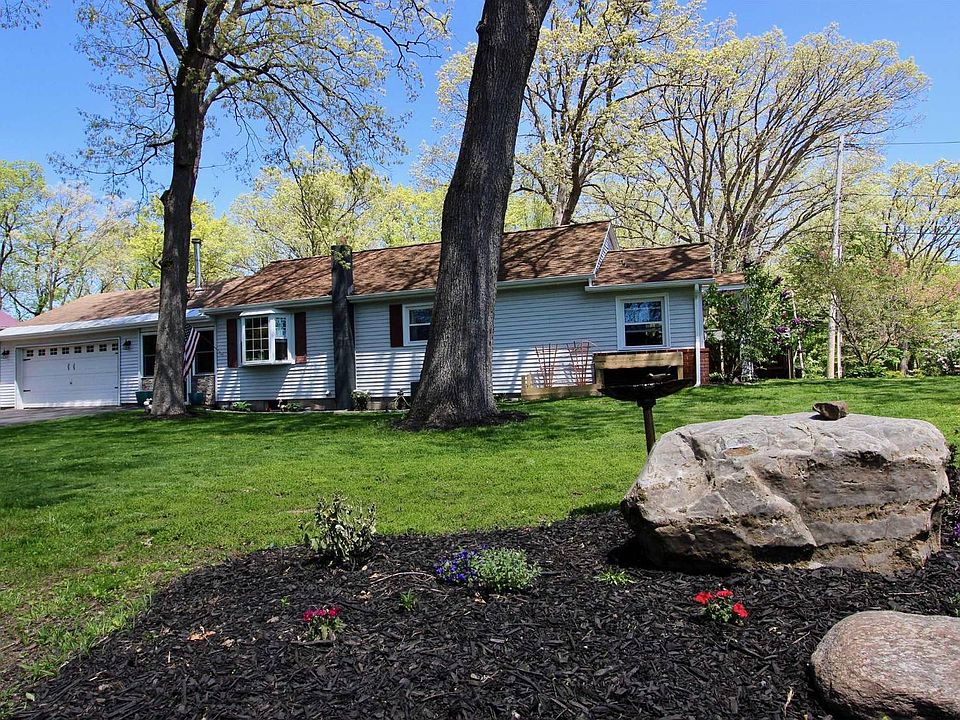 1st image of 18 Van Buren Ln