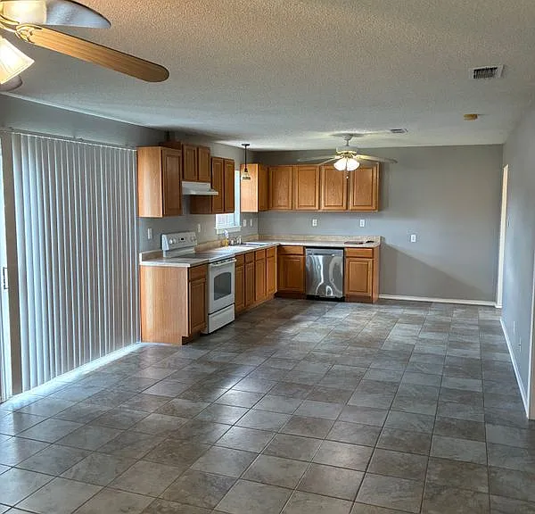 406 N Denny St #B — Photo 5