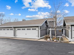 26 E Windsor Ct, Sugar Grove, IL 60554