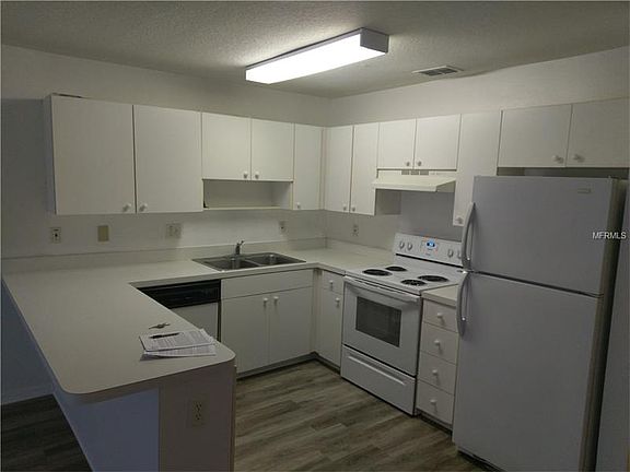3rd image of 2603 Icabod Ct
