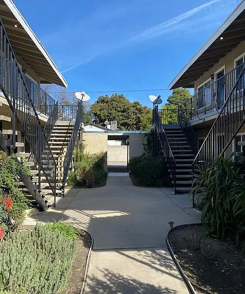 829 W Duarte Rd #D — Photo 4
