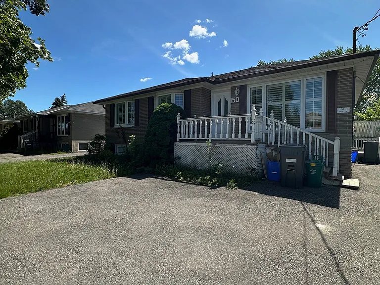 150 Ontario St S — Photo 1