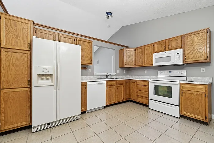 3 bed, 2.0 bath, 1212 sqft, $1,795 — Photo 4