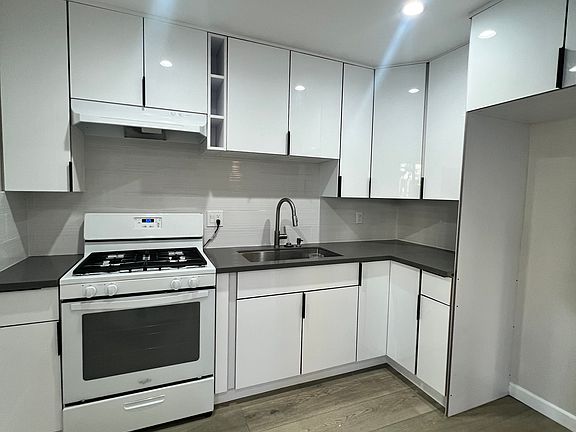 5th image of 00-1007 E Ocean Blvd #12