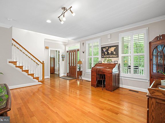 4th image of 77 Timberidge Dr