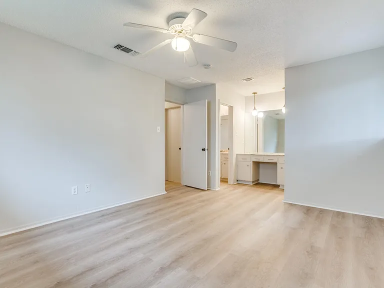 12304 Bent Cedar Cv — Photo 9